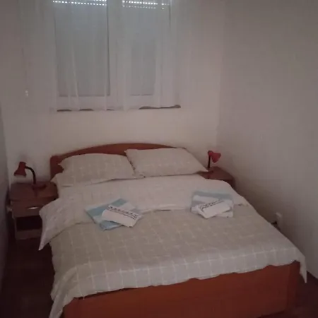 Luka With Balcony, Sea View And Free Parking