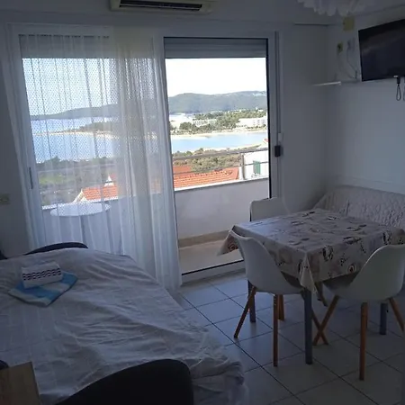 Luka With Balcony, Sea View And Free Parking Šibenik