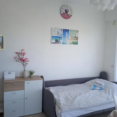 Luka With Balcony, Sea View And Free Parking Apartman