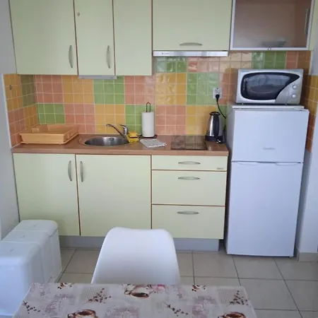 Luka With Balcony, Sea View And Free Parking *