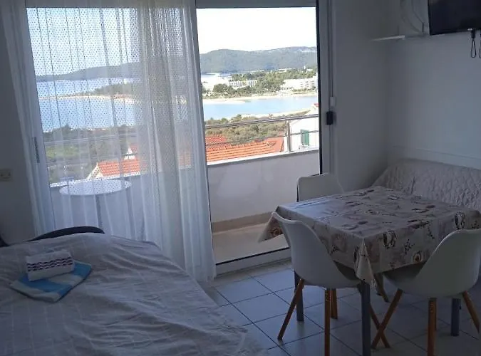 Luka With Balcony, Sea View And Free Parking Sibenik