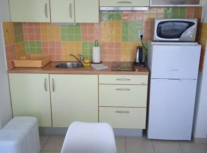 Luka With Balcony, Sea View And Free Parking *